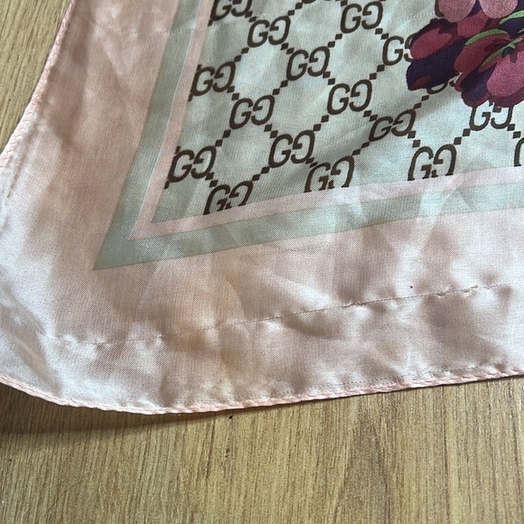 Gucci 72” x 34” Large 100% Silk Wrap Scarf with Original Gift Bag - Authentic - Picture 6 of 12